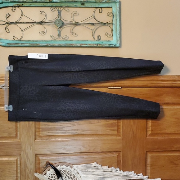 Woman's dress pants - Picture 1 of 9